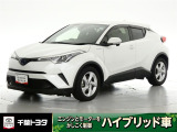 厳選されたトヨタ認定中古車のC-HRです。環境にやさしく燃費性能も良いハイブリット車です。静かな走りによる快適な静粛性の室内を実感できます。