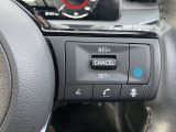 ハンドルの右側にはプロパイロットのスイッチが装備されています。高速道路で前車に追従クルーズ(アクセル・ブレーキ・ハンドル制御)ができて運転の疲れを軽減します。