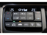 運転席と助手席の温度設定の変更が可能な左右独立タイプのデュアルエアコンです♪♪♪暑がりな人・寒がりな人も誰もが車内を快適にお過ごしいただけます♪♪♪