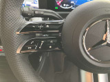 メルセデス・ベンツあざみ野店は、屋内展示場がございますので、雨の日もゆっくりと実車をご覧いただけます。駅から徒歩2分の立地です。