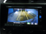 バックカメラの画像です。ガイドラインがスムースな車庫入れをサポートいたします。車庫入れの安心感がアップしますね。