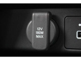 12V電源ソケットから、携帯の充電なども可能です。