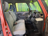 運転席シート廻りは使用感も少なく、良好な状態となっています。前オーナー様が丁寧に使っていたことがよくわかりますね。