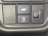 ハンドルの右側にはヘッドライトレベライザーとHondaセンシング用のVSA解除とパワーテールゲートスイッチがついています。