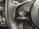 ステアリングにオーディオ操作スイッチが付いています。オーディオ画面に直接タッチしなくても操作が出来ますので、運転に集中できます。