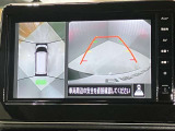 【アラウンドビューモニター】車を上から見下ろしているかのような映像で周囲の状況がひと目で確認、狭い駐車場に駐車するときも安心です♪♪障害物などがあると警告音がなりますので安心して駐車が出来ます★