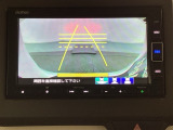 バックでの車庫入れも安心です! リアカメラが付いているバックモニター付のナビを装備しております。操作線もついており距離感も画面から確認できます。