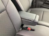 運転席には、アームレストが付いてます。