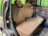 後部座席も気になるようなキズ・汚れやへたり等、大きなダメージはなく、良好な状態です。