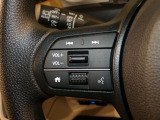 【ステアリングリモコン】ステアリングにオーディオ調節可能なスイッチが装備されていますので運転中でも視線をそらさずにオーディオの調節が可能です!