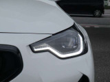 LEDヘッドライト装備です。明るく夜間の視界が開けます。見た目もクールです!内側がダーク仕様になっております。