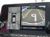 【アラウンドビューモニター&バックモニター】クルマを真上から見下ろしているかのような映像が表示され、周囲の状況がひと目で把握できるので、安心してスマートに駐車できます。駐車が苦手な方にオススメです!