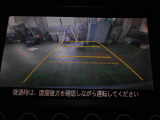 バックカメラの画像です。ガイドラインがスムースな車庫入れをサポートいたします。車庫入れの安心感がアップしますね。