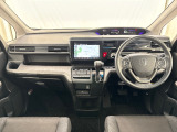 いつでも気持ちよく運転できて、使い勝手のいい収納や体をケアするシート、細部にまでこだわったインテリア♪