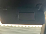 バニティミラー装備。