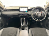 いつでも気持ちよく運転できて、使い勝手のいい収納や体をケアするシート、細部にまでこだわったインテリア♪