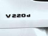 V220dエンブレム