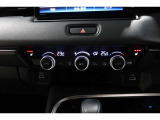運転席と助手席の温度設定の変更が可能な左右独立タイプのデュアルエアコンです♪♪♪暑がりな人・寒がりな人も誰もが車内を快適にお過ごしいただけます♪♪♪