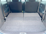 普段のお買い物や通勤、送迎等に十分な荷室スペースを確保しております。セカンドシートを倒すと、大きな荷物の積載も可能です♪