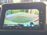 【バックカメラ】駐車時に後方がリアルタイム映像で確認できます。大型商業施設や立体駐車場での駐車時や、夜間のバック時に大活躍!運転スキルに関わらず、今や必須となった装備のひとつです!