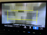 バックカメラの画像です。ガイドラインがスムースな車庫入れをサポートいたします。車庫入れの安心感がアップしますね。