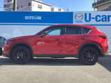 純正アルミで全体的にデザインがまとまっています。車も人も、オシャレはまずは足元からですね。さらにホイールはブラックトーンエディション専用となっております。