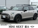 街乗り中心で使いやすいMINIをお探しの方に。後席と荷室に余裕があり、日常使いしやすい一台です。正規ディーラー認定中古車のため、遠方のお客様にもご安心してお乗りいただけます。