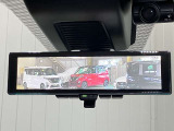 【インテリジェント ルームミラー】車両後方のカメラ映像をミラー面に映し出すので、車内の状況や、天候などに影響されずいつでもクリアな後方視界が得られます!