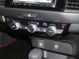 四季を通じて車内を快適に保つオートエアコンを装備しています。又、冬場の朝一のスタート時には大変嬉しいシートヒーターを運転席&助手席に装着、ヒーターが効き始めるまでの冷間時でも快適にスタート出来ます。