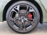 アルミホイール 5Yツインスポーク ブラックメタリック 8.0J x 18 (Audi Sport) 225/40 R18 タイヤ /ダンピングコントロールサスペンション