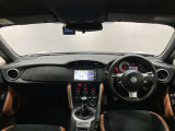 スポーツモデルでありながら高級感もあってカッコいい内装です。