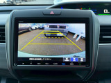 バックでの駐車が苦手な方や運転にあまり自信のない方でも後方の視界をしっかりサポート。安心して車庫入れが出来るバックカメラを装備しています!