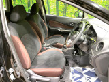 運転席まわりには十分なスペースがあり、大柄な方でもゆったり運転していただける環境です。