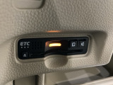 ハンドルの左下にETCがついています。高速道路の料金所の通過も楽々です。 カードの取り出しもしやすい場所についています。