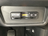 ハンドルの右下にETC2.0がついています。高速道路の料金所の通過も楽々です!。 カードの取り出しもしやすい場所についています。