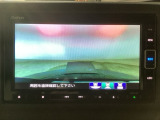 【バックカメラ】運転が苦手な方も車庫入れラクラクです!ギアをリバースに入れれば自動的に切り換わりますので、面倒な操作は不要です♪狭い駐車場もお車を傷つけず安心ですね!