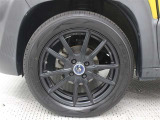 社外品の16インチアルミホイールを装着しています。タイヤサイズ195/55R16