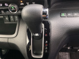 発進時から滑らかに加速する無段階変速のCVTはストップ&ゴーの多い街の中も快適です