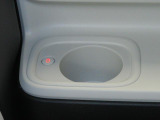 ホッとカップホルダーが運転席・助手席にあります。ホットドリンクをちょうど良い温度でキープしてくれる保温機能付で嬉しいです。