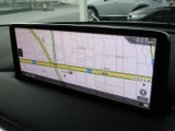 マツダコネクトの10.25インチワイドセンターディスプレイです。『Android Auto』『Apple CarPlay』や独自のコネクテッドサービスに対応したインターフェイスシステムです。