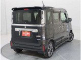 バックドアは大きく開くので荷物も楽々載せられます!ステップの位置も低くシートを倒せば自転車も載せられます◎