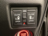 リアドアは乗り降りに便利な両側電動スライドドアです。また運転席に座っていながらスイッチ操作で自在にスライドドアを開け閉めできます。