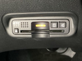 ハンドルの左下にETCがついています。高速道路の料金所の通過も楽々です!。 カードの取り出しもしやすい場所についています。