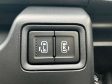 両側電動スライドドアを装備。