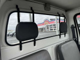 【店舗内紹介】商談ルームにはキッズルームなど完備しております。お子様連れのお客様でもごゆっくりお車をお選びいただけます。くじ引きなどのイベントもやっているのでお子様もお楽しみいただけます。
