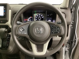 ハンドルにHondaセンシング系のクルーズコントロールやレーンキープアシストなどのスイッチと、オーディオの操作スイッチが装備されています。ハンドルから手を離さず安全に操作できます。