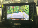 【バックカメラ】駐車時に後方がリアルタイム映像で確認できます。大型商業施設や立体駐車場での駐車時や、夜間のバック時に大活躍!運転スキルに関わらず、今や必須となった装備のひとつです!