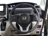 【運転席まわり】Honda独自の設計思想に基づき、自然に手を伸ばした先に操作したいものがあるようレイアウトを追求 !