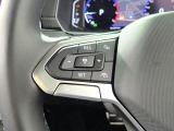 ステアリングホイール左側は同一車線内全車速運転支援システム【TRAVEL ASSIST】の設定ができます。