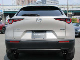 CX-30のエクステリアデザインは、明確なラインを使わず、面の動きのみで表現。アートとしての美しさと生命感を感じさせるデザインを創生しています
